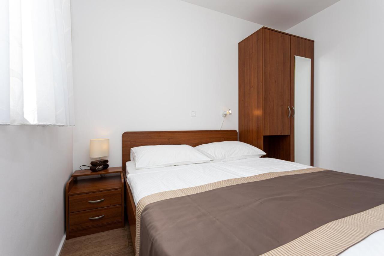 Apartments Crnekovic V Baska  Exterior photo