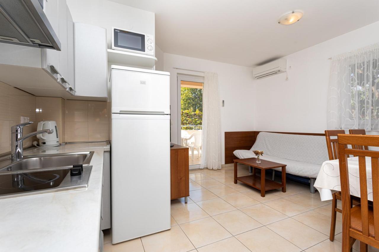 Apartments Crnekovic V Baska  Exterior photo