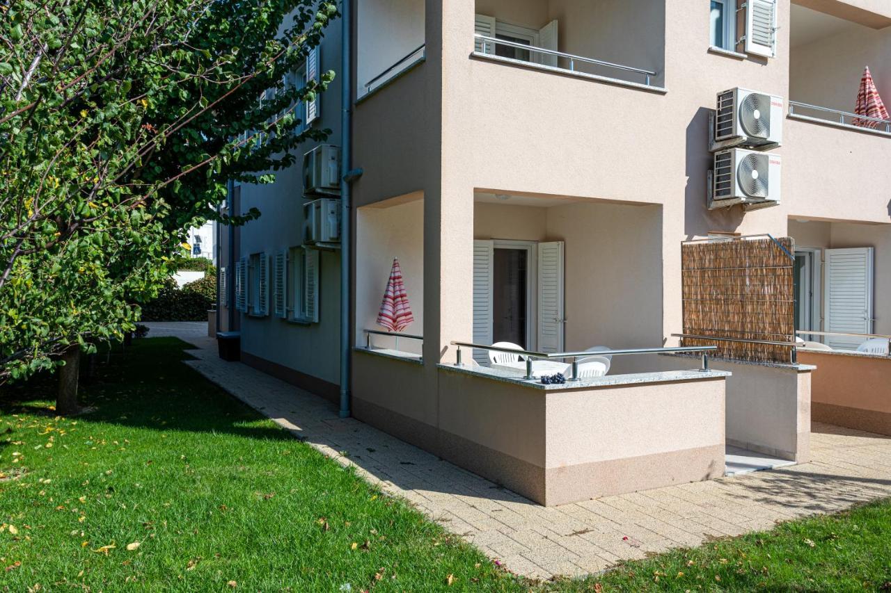 Apartments Crnekovic V Baska  Exterior photo
