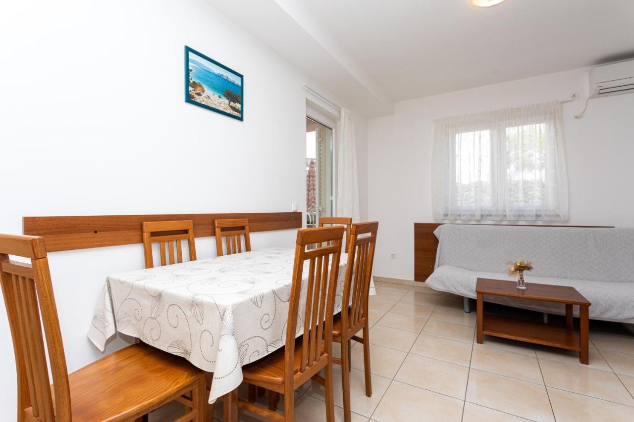 Apartments Crnekovic V Baska  Exterior photo