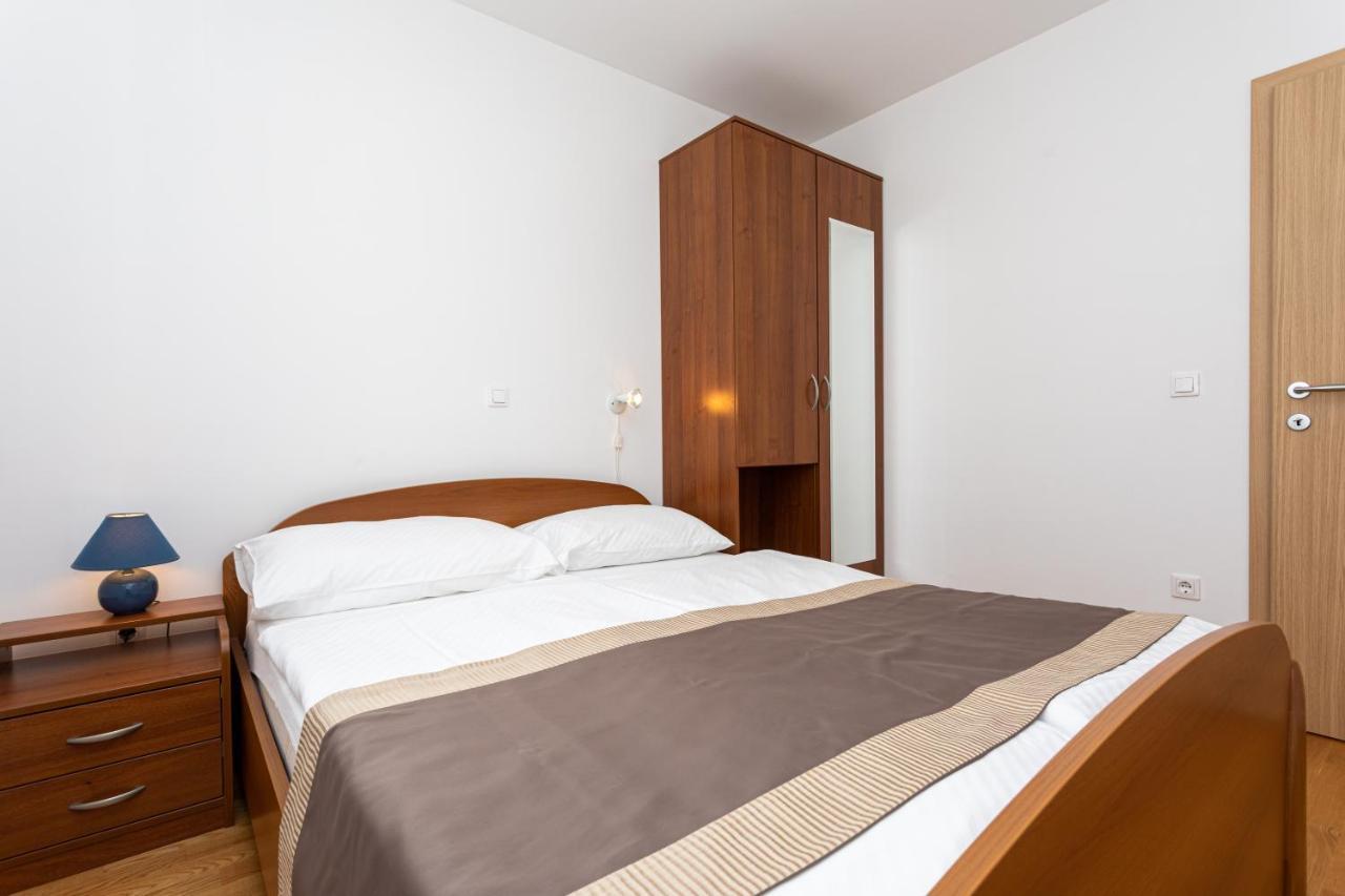Apartments Crnekovic V Baska  Exterior photo