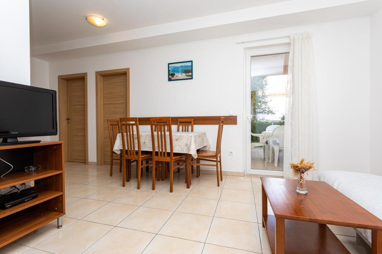 Apartments Crnekovic V Baska  Exterior photo
