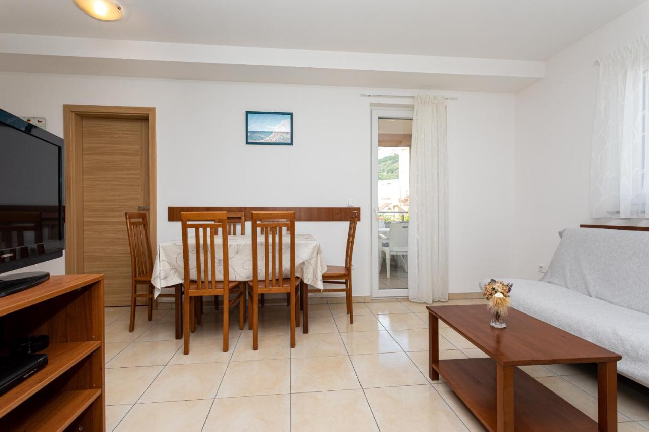 Apartments Crnekovic V Baska  Exterior photo