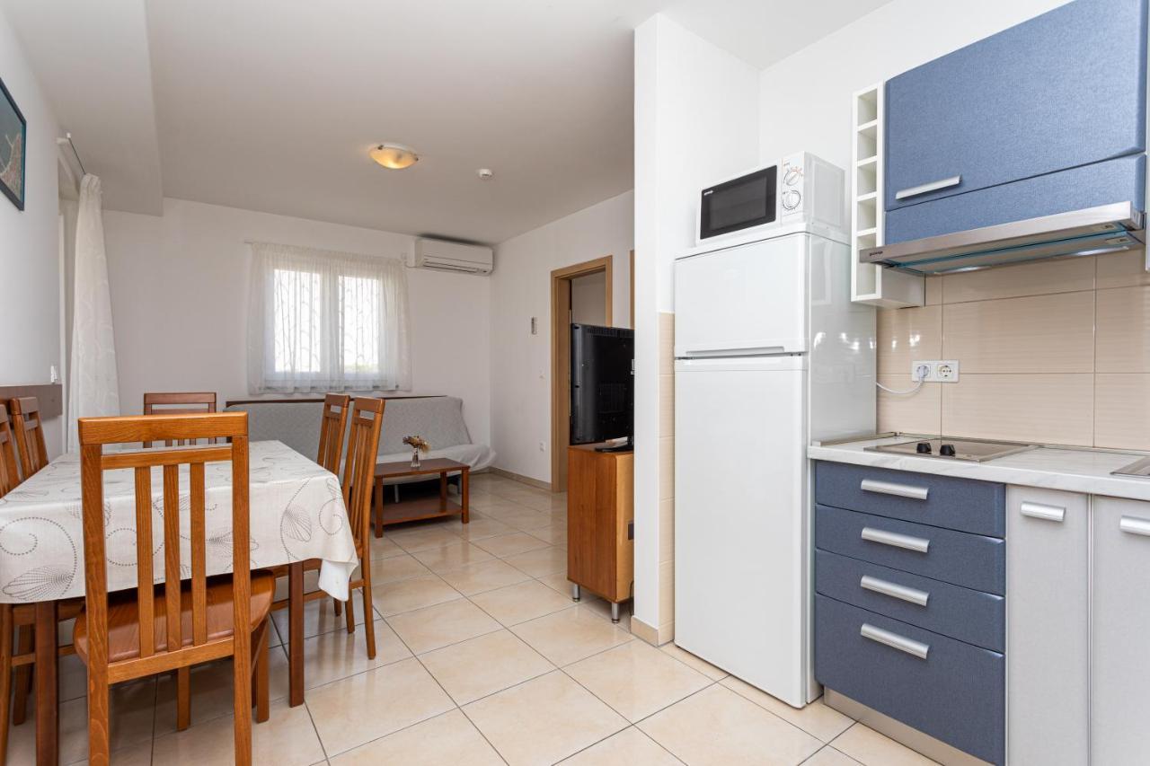 Apartments Crnekovic V Baska  Exterior photo